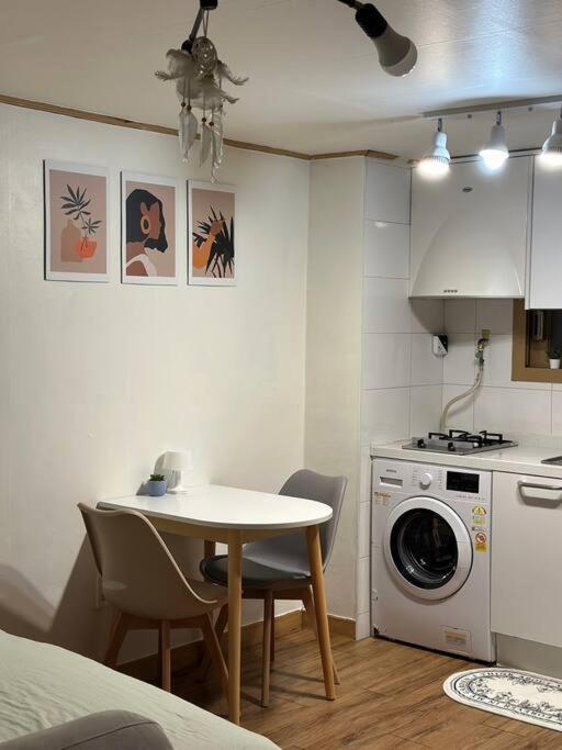 Apartment Station - 1 Minute Away - Cozy House Seoul