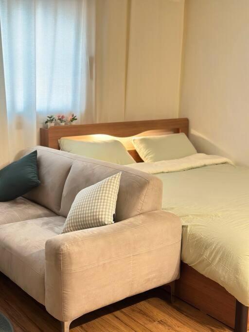 Apartment Station - 1 Minute Away - Cozy House