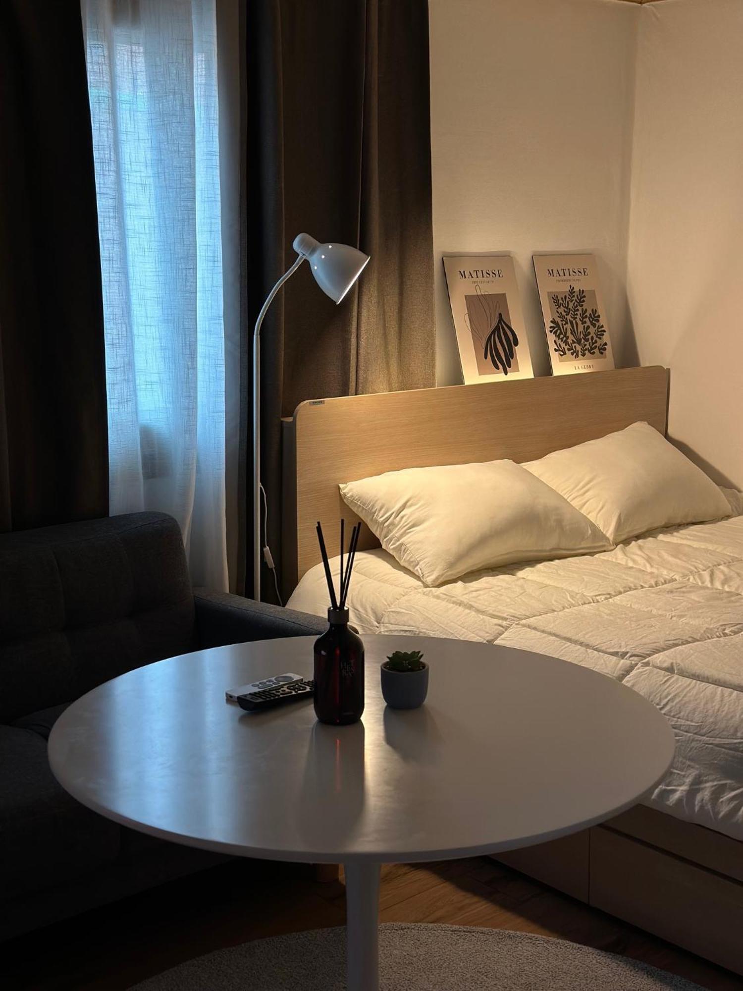 Station - 1 Minute Away - Cozy House Apartment *