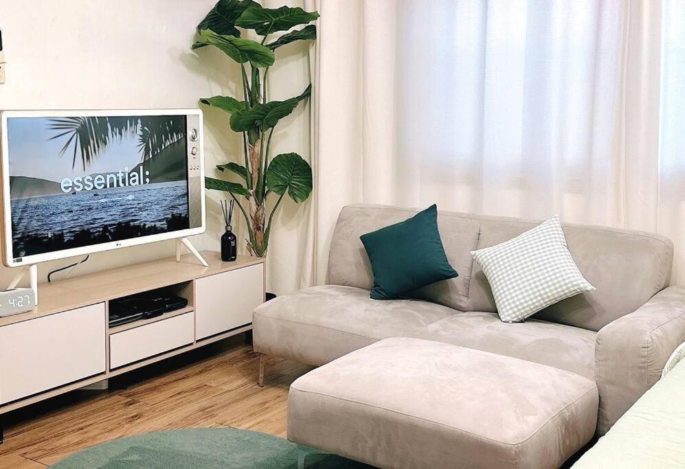 Apartment Station - 1 Minute Away - Cozy House